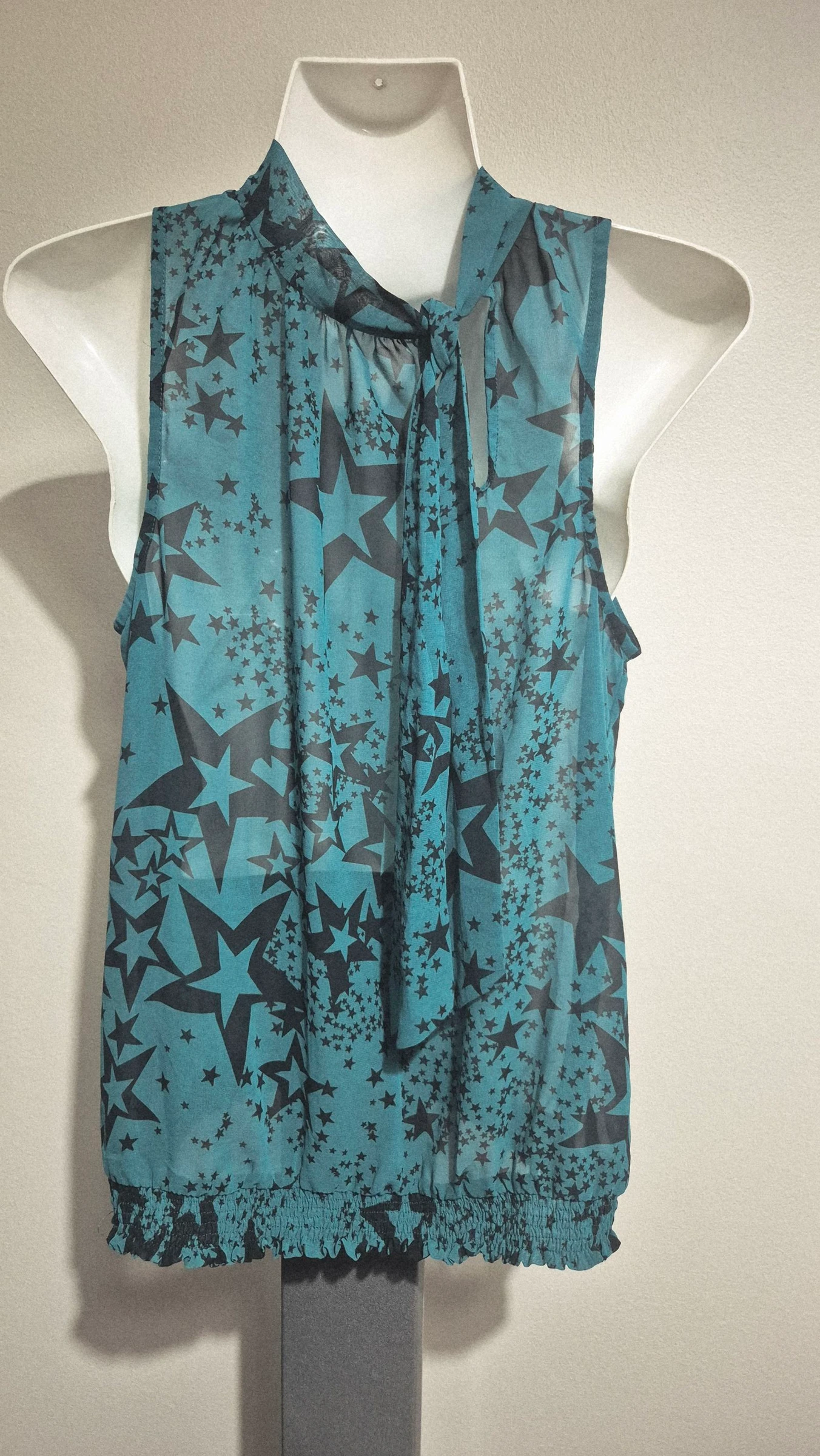 Top met knoop in de rug met sterren – photo 3